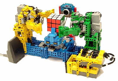 Lego robot solves Rubik's Cube puzzle